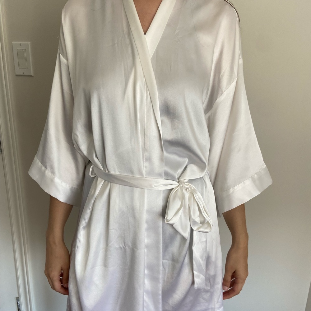 Victoria Secret White Bridal Silk Robe - Picture 3 of 4